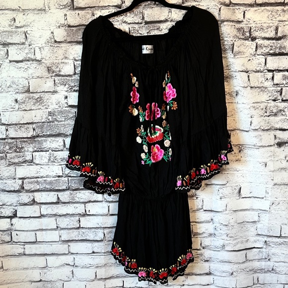 Bali Queen Bell sleeve tunic flow fit and embroidered embellishments - Picture 8 of 12